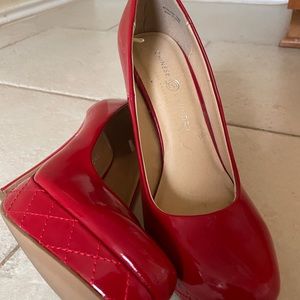 Chinese Laundry Ladies size 10 red patent leather platform heels.
